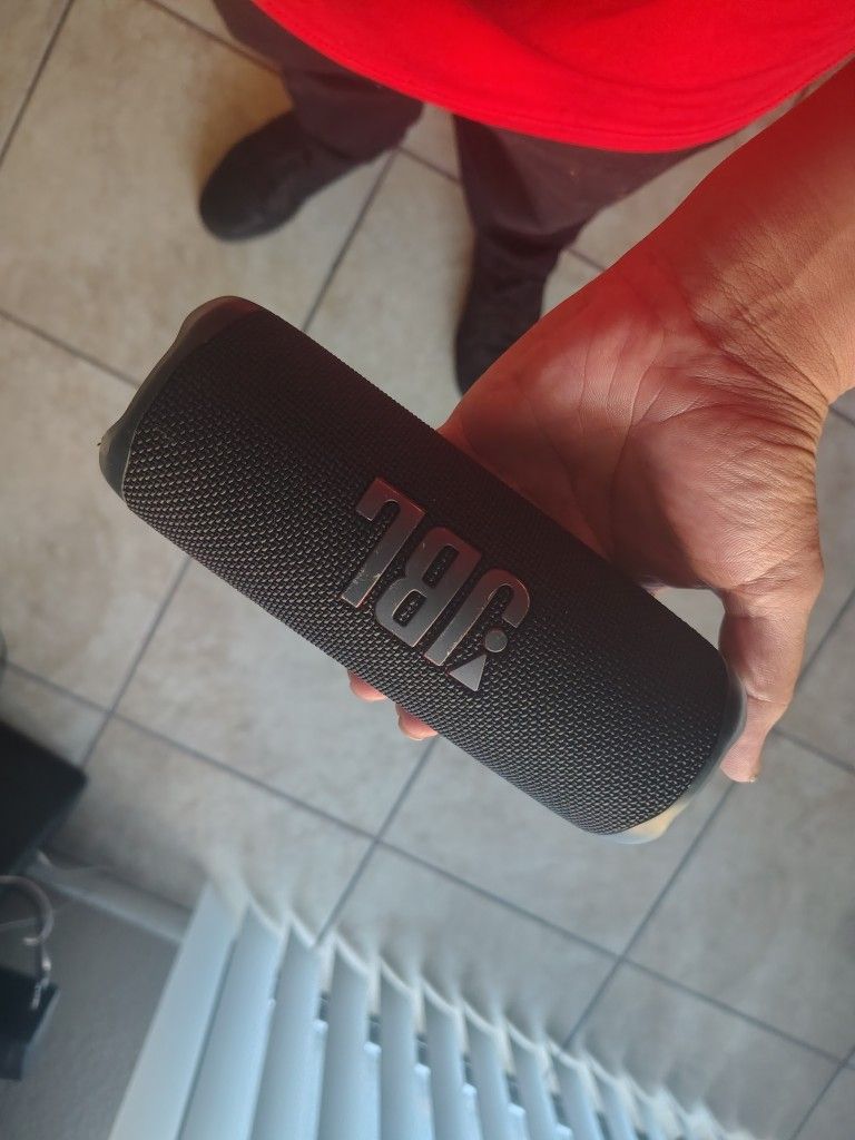 JBL Flip 6 50$ OBO