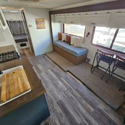 BEAUTIFUL MODERN DESIGN 2004 FORD E-450 RV MOBILE HOME FOR SALE OR TRADE