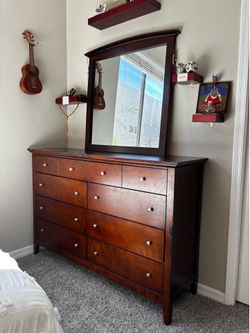 Cappaccino Hammond 8-Drawer Dresser w/ Mirror