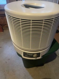 Honeywell Enviracaire HEPA Air Cleaner - Used