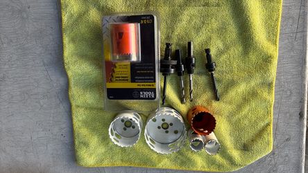 Metal and wood Hole saw with accessories