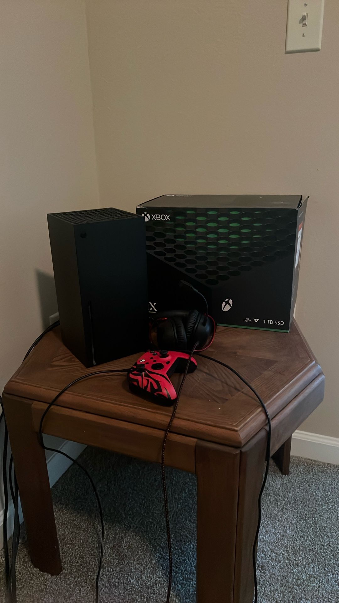 1 T Xbox Series X , Incudes Original Box And Package. Wired Ctrl