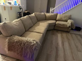 Free couches in north Fontana