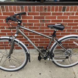 SCHWINN TRAILWAY HYBRID BIKE 17”FRAME, 27” WHEELS 