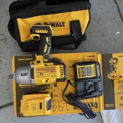 DeWalt XR 20V Brushless 1/2” Impact Wrench Kit – Hog Ring Anvil – NEW – Battery + Charger + Bag