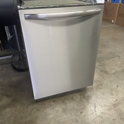 Dishwasher Frigidaire Gallery W 24” 