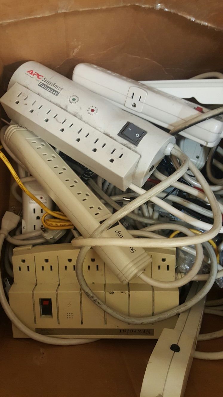 Surge protectors / power strips