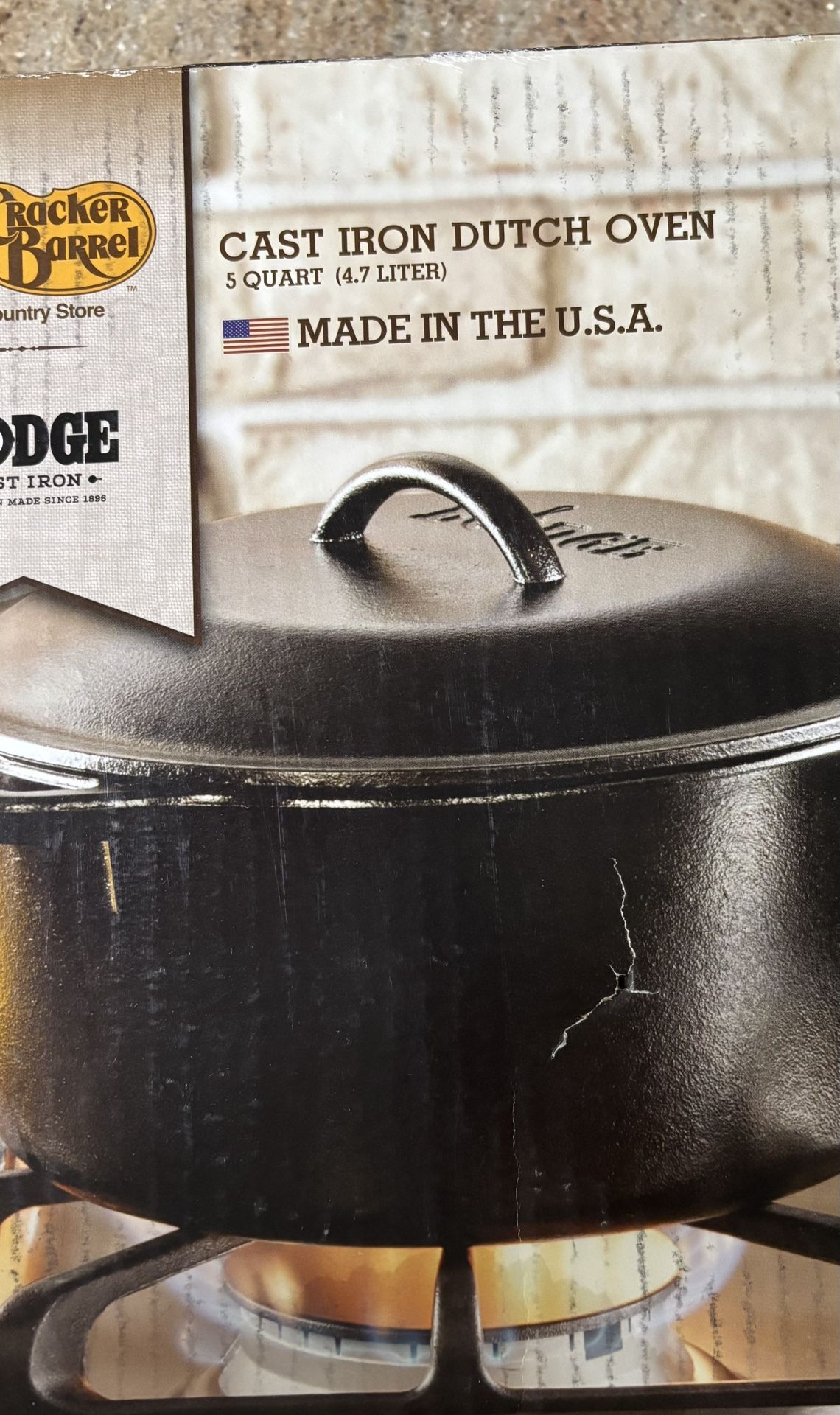 LODGE CAST IRON DUTCH OVEN