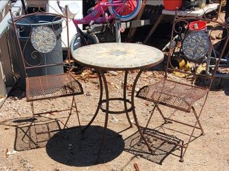 Table and 2 chairs outdoor