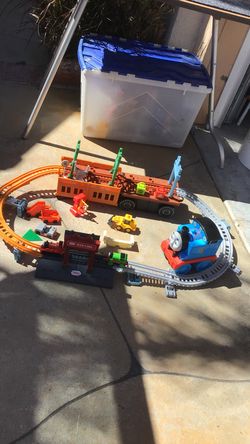 Collectible Thomas and friends 2 in -1 transforming Thomas play set