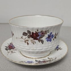 Royal Tara Bone China Cup & Saucer Set – Floral Pattern – Made in Ireland – Vintage – Approx. Intact
