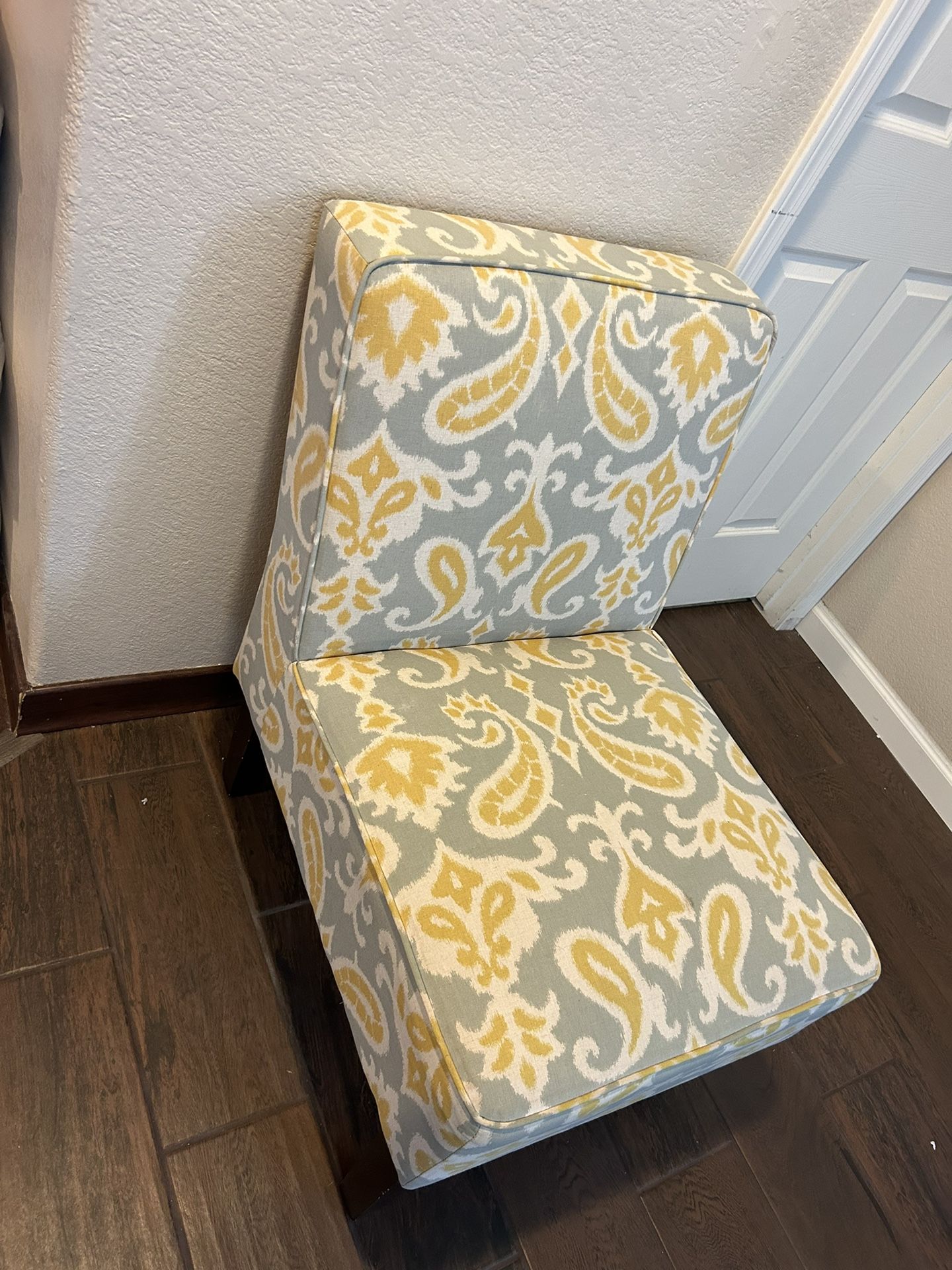 Accent chair