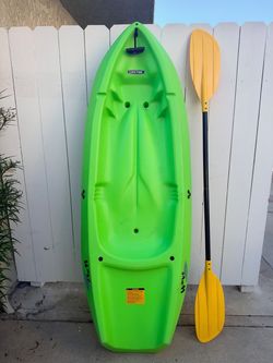 Lifetime Wave Kayak with Paddle