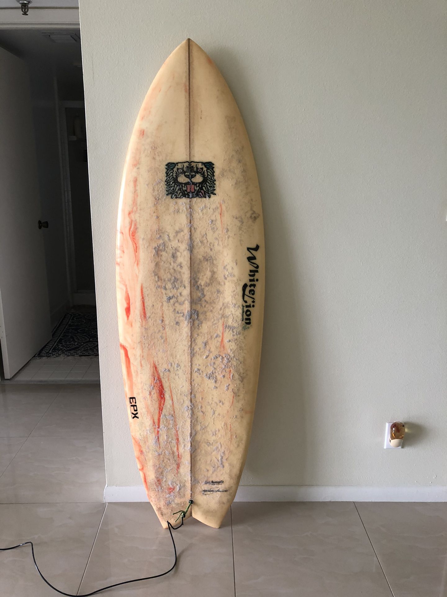 Epoxy twin fin 5’8 surfboard
