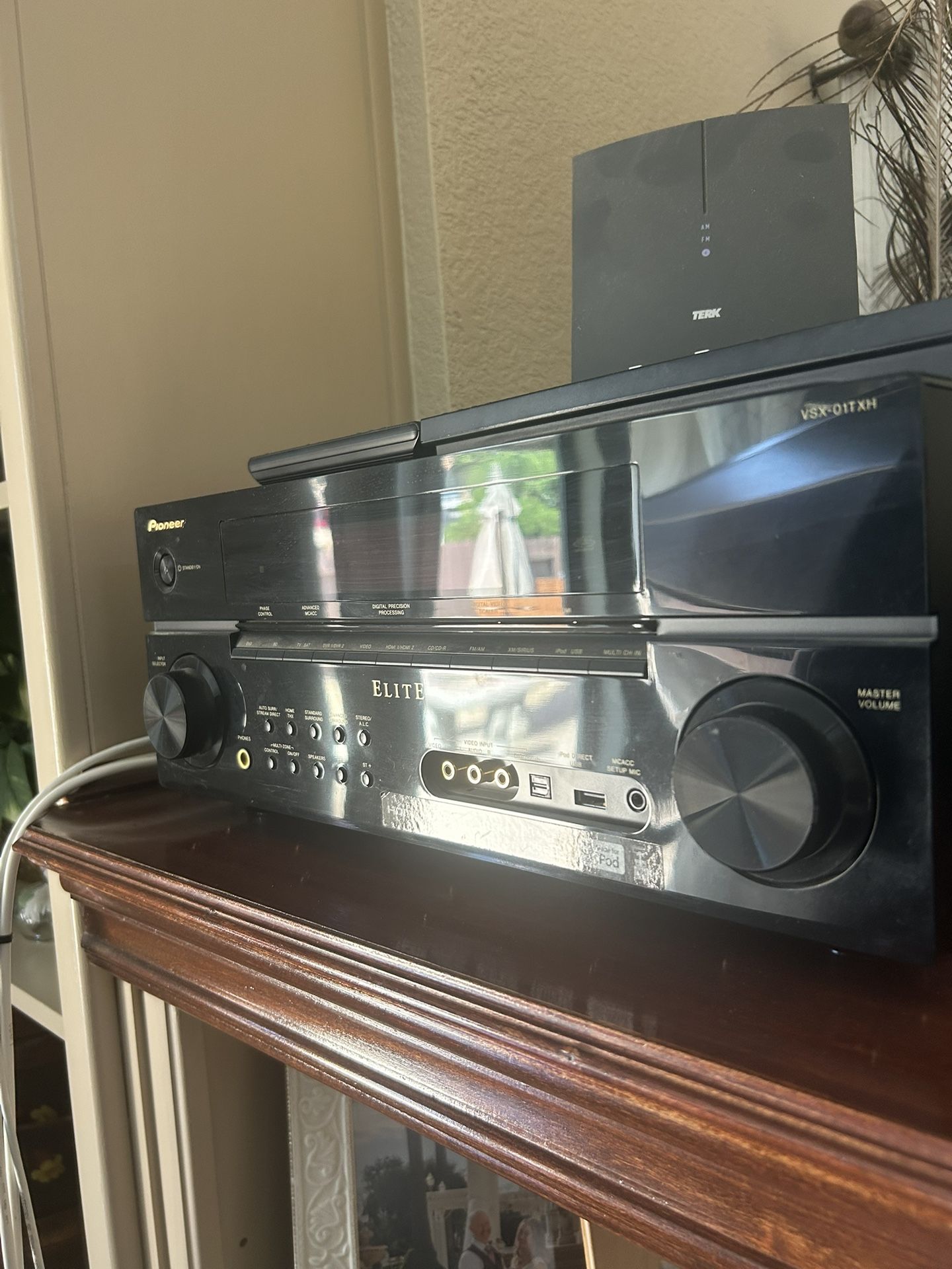 PIONEER ELITE AV RECEIVER & BOSE SPEAKERS