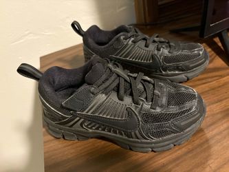 Nike Vomero 5 size 1y