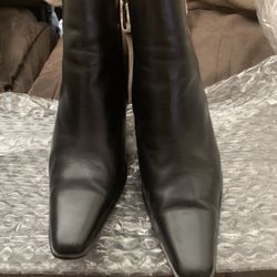 Women’s black boots