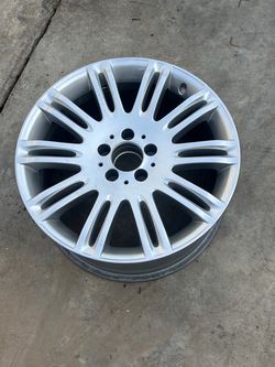 OEM Mercedes 18 “ inch wheel / rim