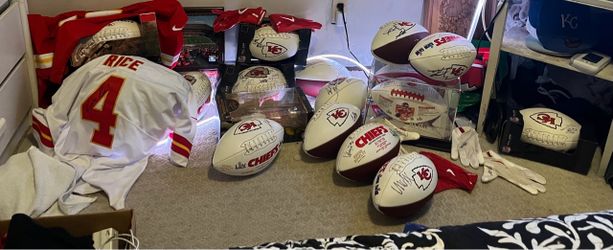 Chiefs autogrphaed memorabilia