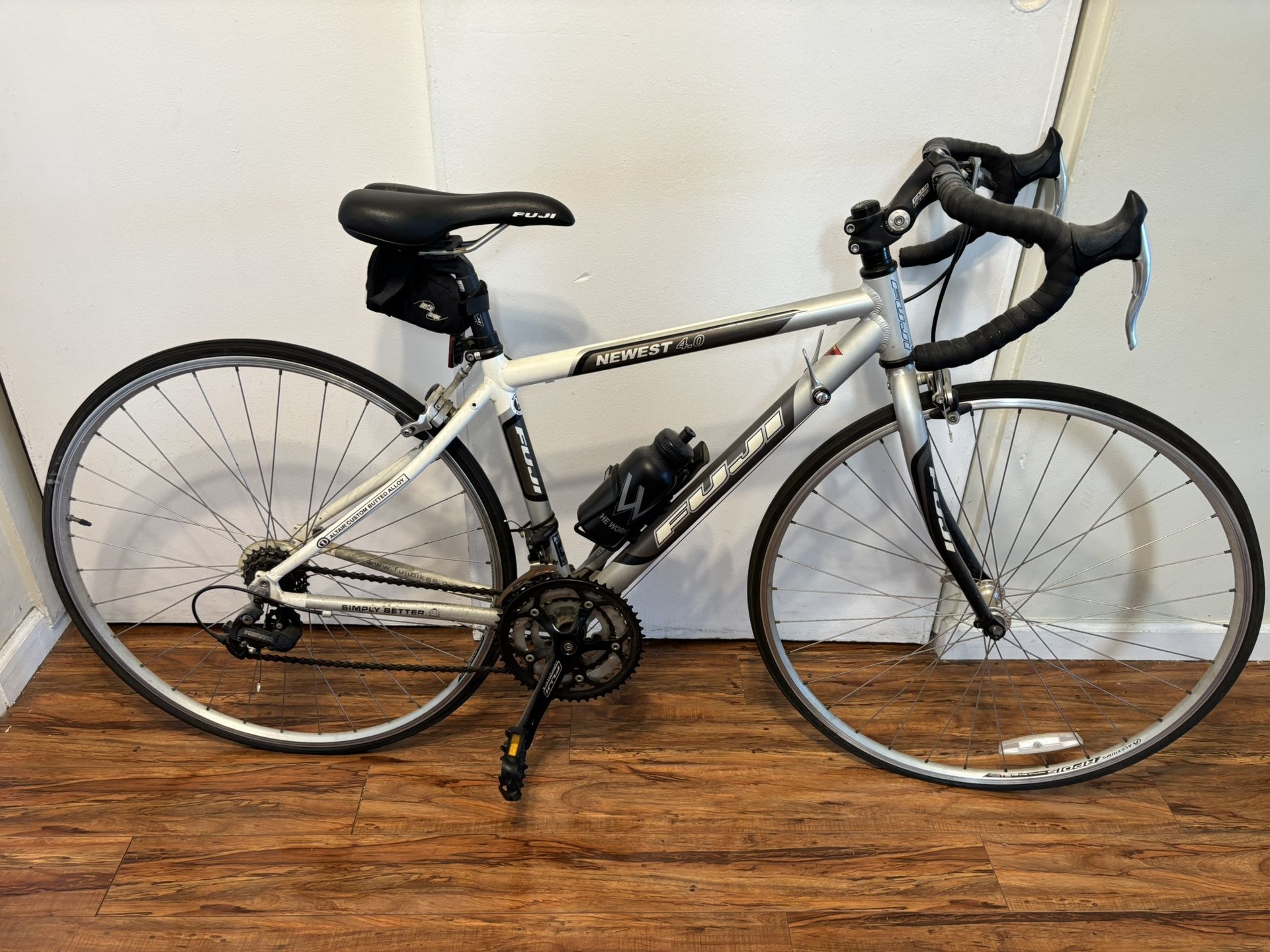 Fuji Newest 4.0 Racing Bike. Excellent Condition. Light Weight