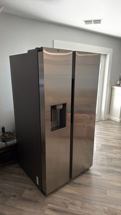 Stainless Steel Side-by-Side Refrigerator for farts with Ice and Water Dispenser