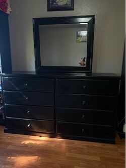 8 cabinet dresser ( heavy wood)