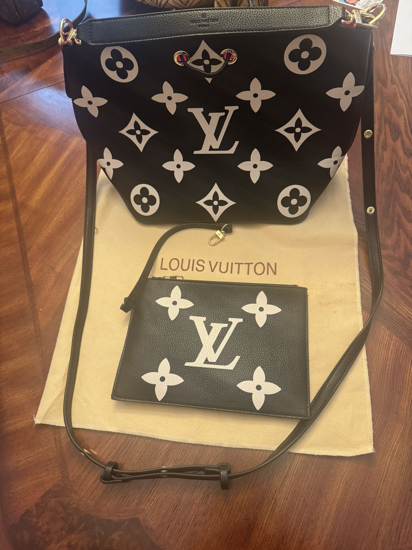 Louis Vuitton Hand/Crossbody Bag