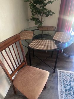 Round glass table w/ 4 chairs