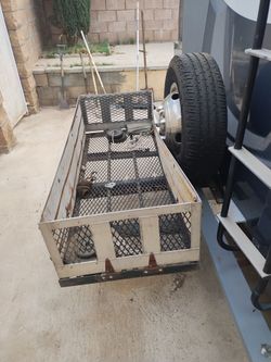 Tow hitch rack