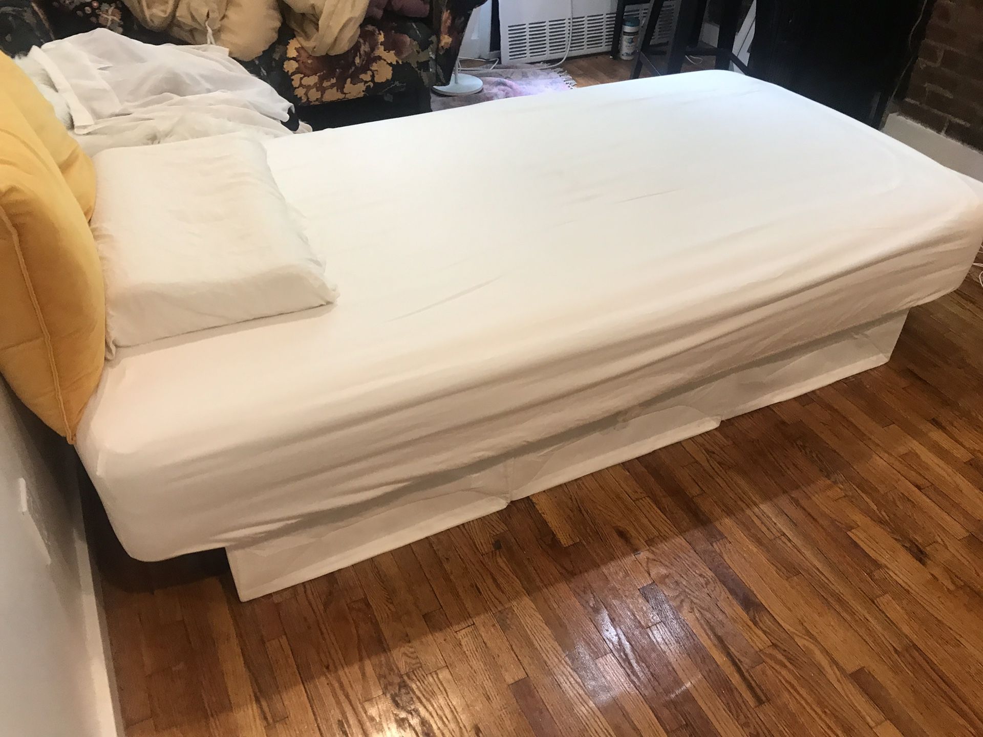 MUJI frame bed with four legs