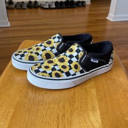 LIKE NEW CONDITION VANS Slip On size 6 Women 