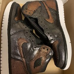 NEW WMNS JORDAN 1 FEARLESS SIZE 5.5