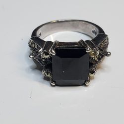 Vintage/Estate Sterling Silver 925 Black Onyx/ Marcasite Ring Size 7 (Missing 1 Marcasite Stone)