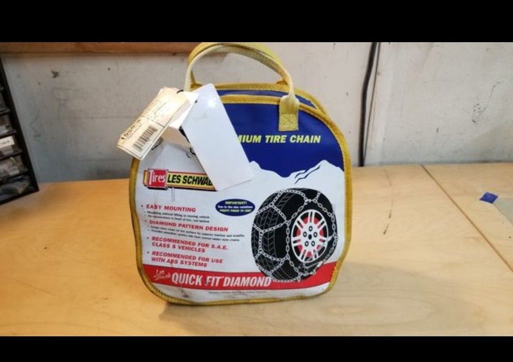 BRAND NEW - Les Schwab Tire Chains / Traction Cables