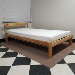 Twin size set - can DELIVER almost anywhere for $20 extra - gently used and in very good condition 😍