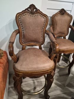 Elegant bar stools set