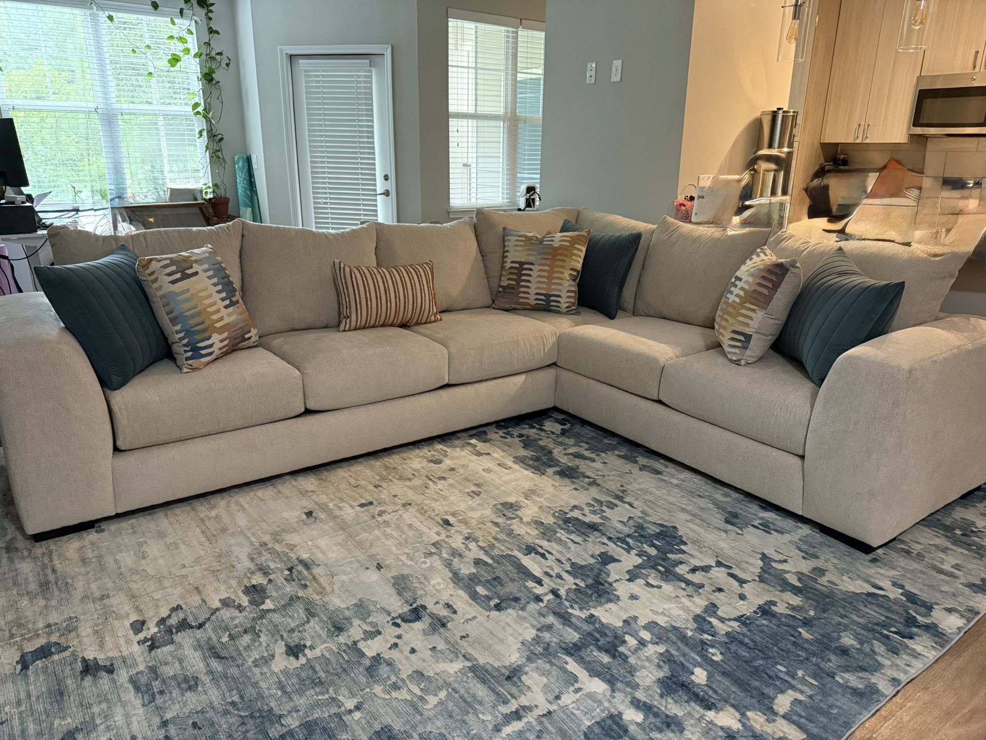 Rooms2go Brookville Sectional, Gently Used.