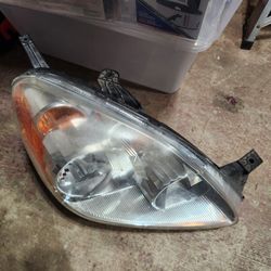 2005 Honda crv headlight Right side