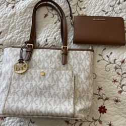 Authentic Michael Kors Purse And Wallet Set. 