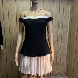 Black and white pleated short skirt, off-the-shoulder sleeveless dress
