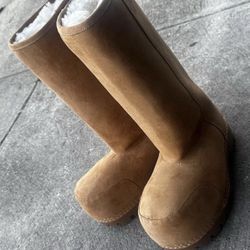 Balenciaga Tall Alaska 