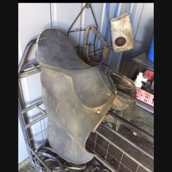 Leather Cutback Saddle
