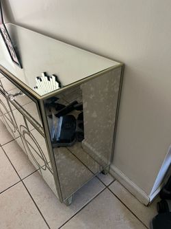 Mirror table and mirror