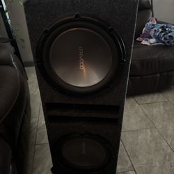 kenwood 12’s w subwoof box