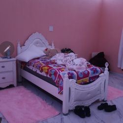 Cama Para Niña Y 2 Cajoneras