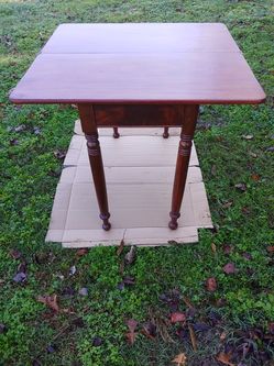 Antiques mahagany turn table