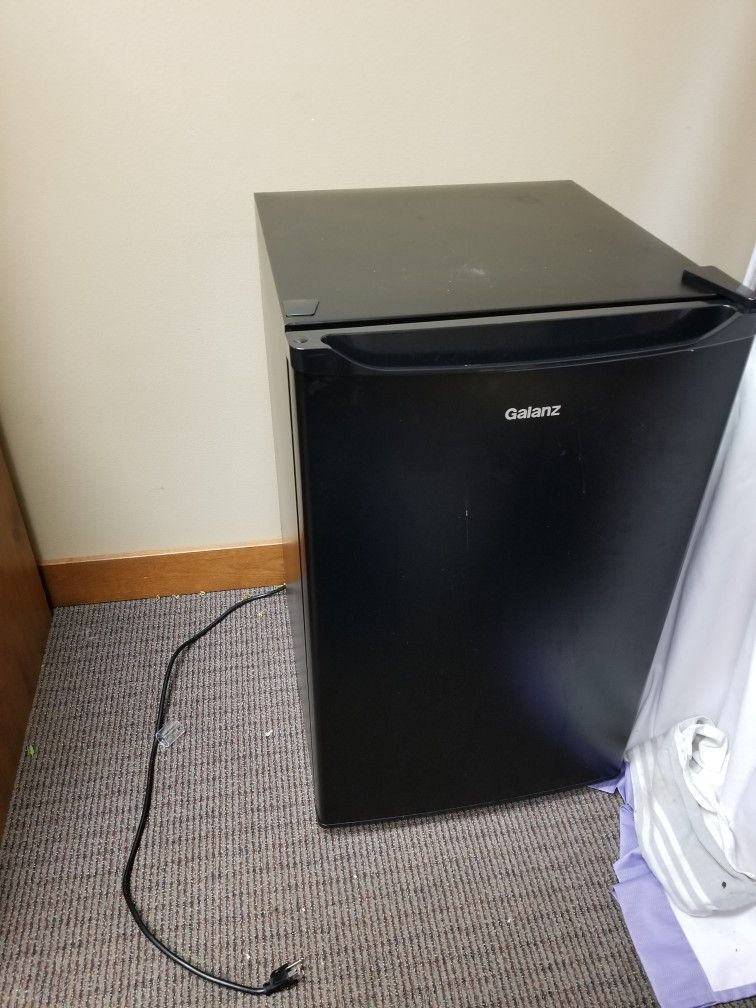 Mini fridge Galanz Freezer