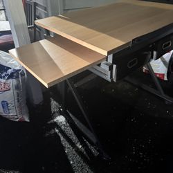 Art Desk 