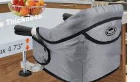 toggle portable hook on baby feeding seat