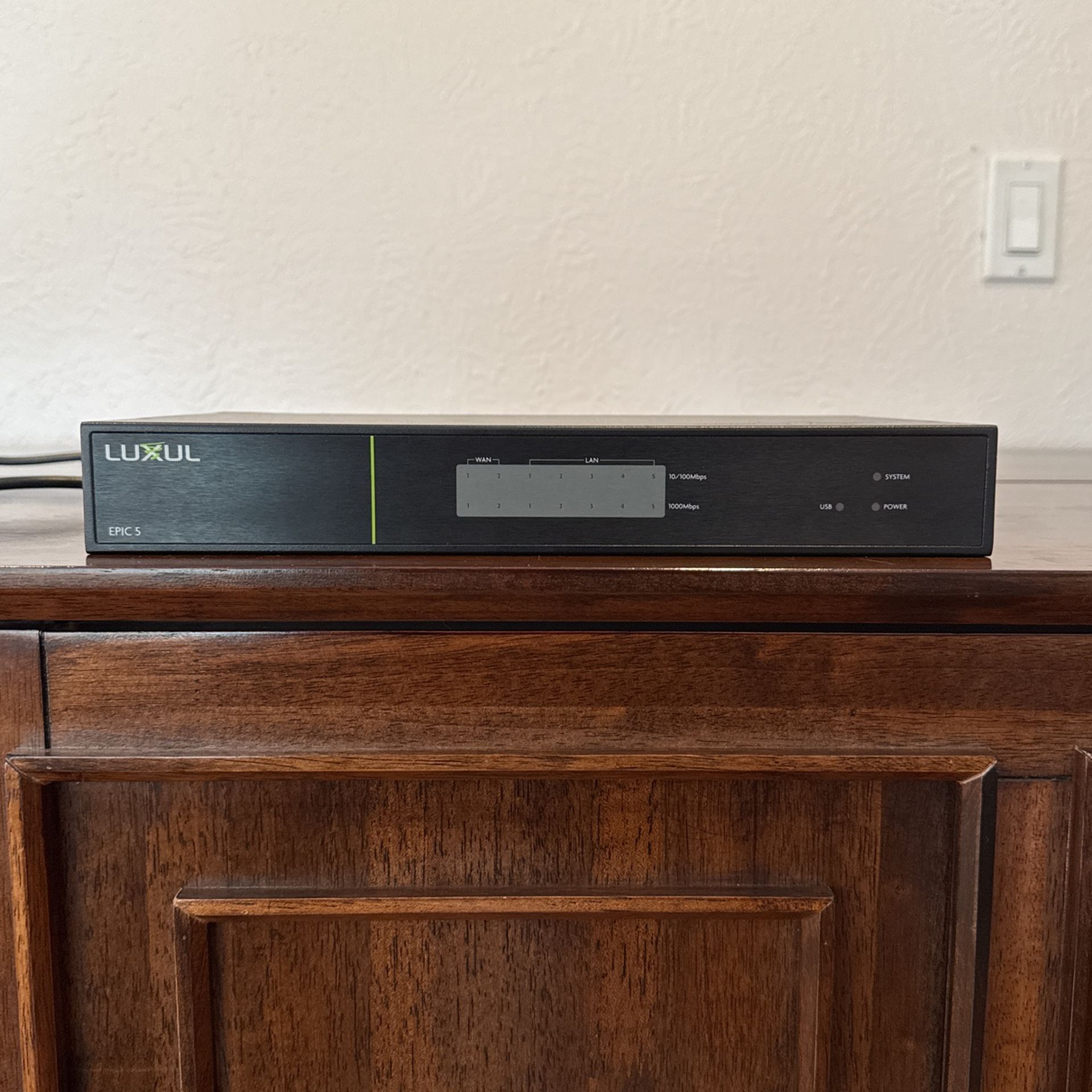 Luxul Epic 5 Gigabit Router